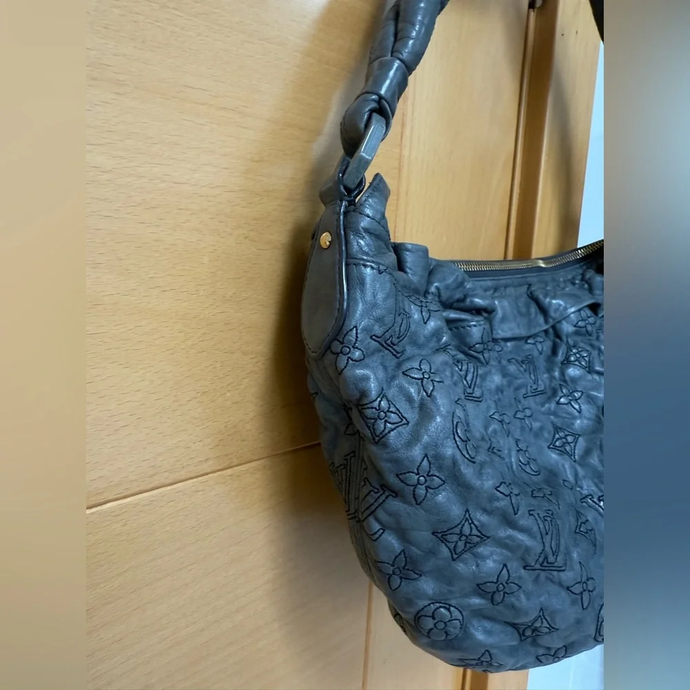 Louis Vuitton Mahina Leather Olympe Nimbus Vintage - Picture 5 of 5